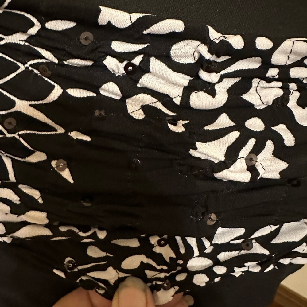 Gorgeous Joseph Ribkoff off the shoulder blouse - Picture 5 of 7